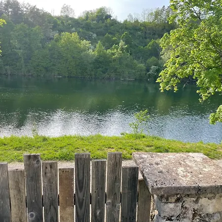 Appartamento Au Calme, En Bord De Rivière Poncin